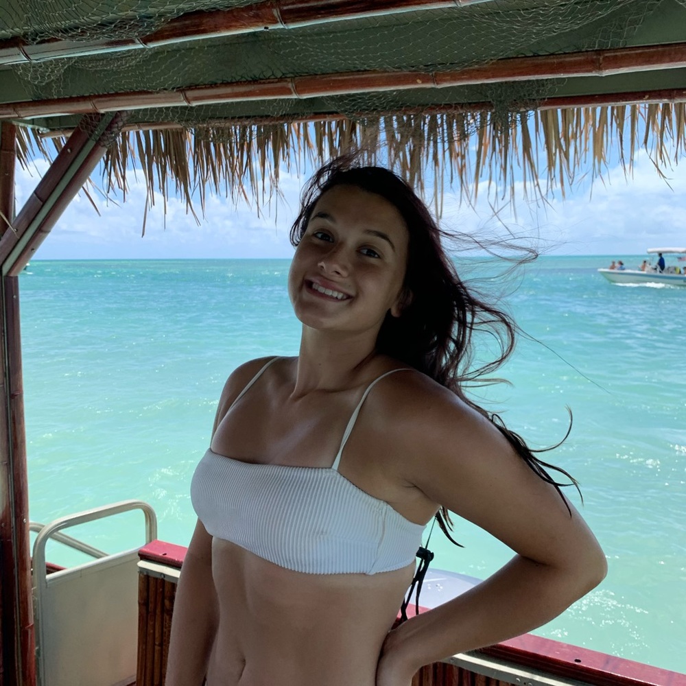 Meet your Posher, Alexis